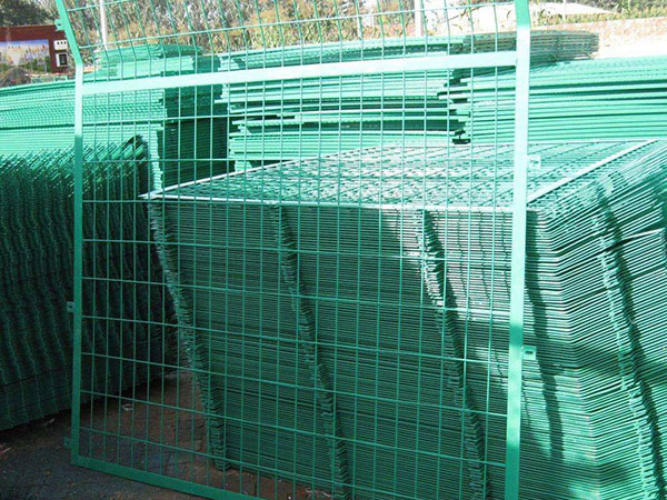 保定某山區(qū)圈地用護欄網案例圖片2