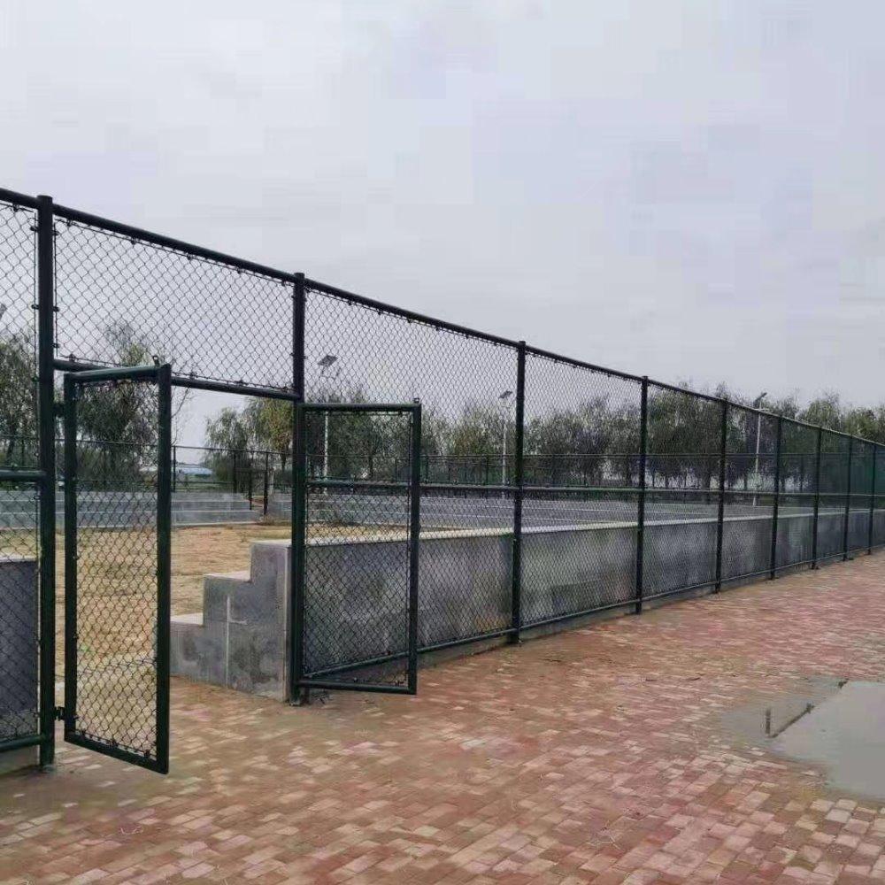 運(yùn)動(dòng)場(chǎng)圍網(wǎng)需要注意的安裝問題有哪些？