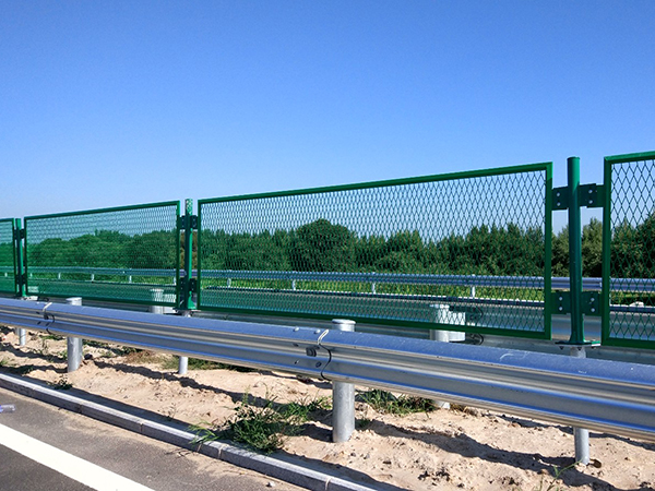 上海某高速公路防眩網(wǎng)項目完工