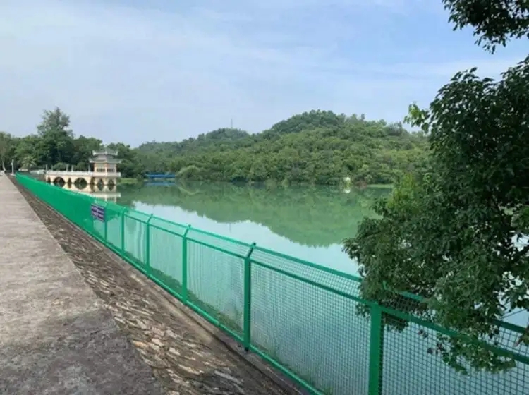 守護(hù)環(huán)境:營造健康水源地的護(hù)欄網(wǎng)